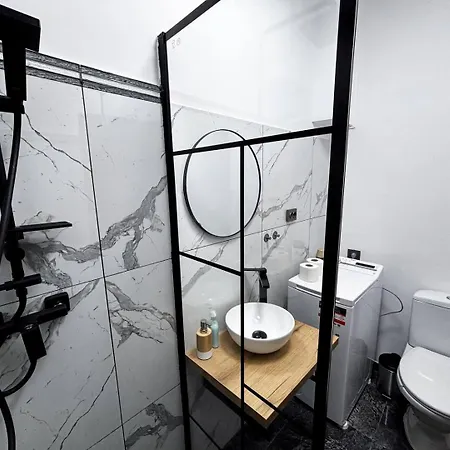 Velora - Center, Ac, Walk-in Shower, Floor Heating, Private Check-in Apartment Cluj-Napoca