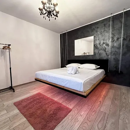 Velora - Center, Ac, Walk-in Shower, Floor Heating, Private Check-in * Cluj-Napoca