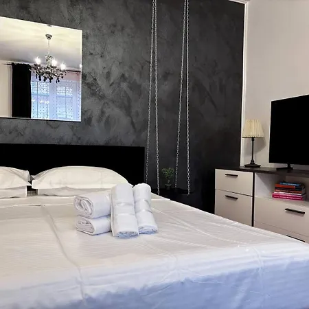 Velora - Center, Ac, Walk-in Shower, Floor Heating, Private Check-in * Cluj-Napoca
