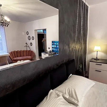 Velora - Center, Ac, Walk-in Shower, Floor Heating, Private Check-in Apartment
