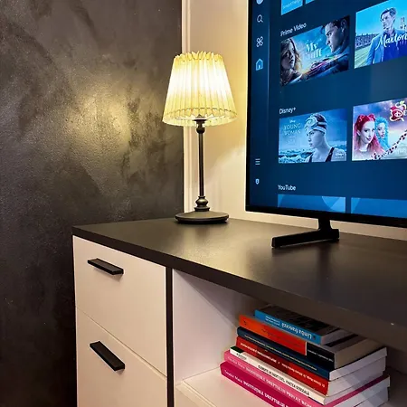 Center Velor Ac, Smart Tv, Garden Lägenhet *